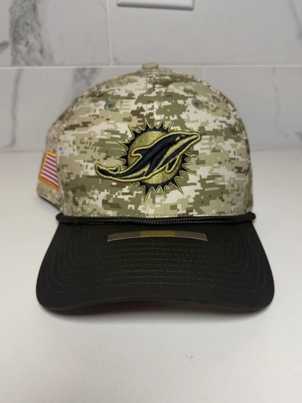 Miami Dolphins New Era 39THIRTY 2025 Salute To Service M/L